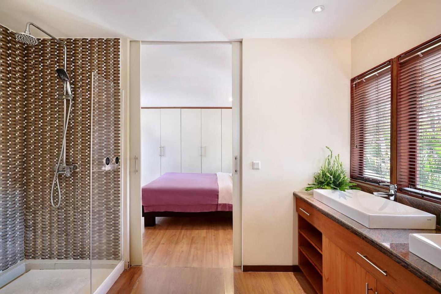 Super Value 4 Bedroom, Walk To Bintang Supermarket Seminyak  Exterior photo