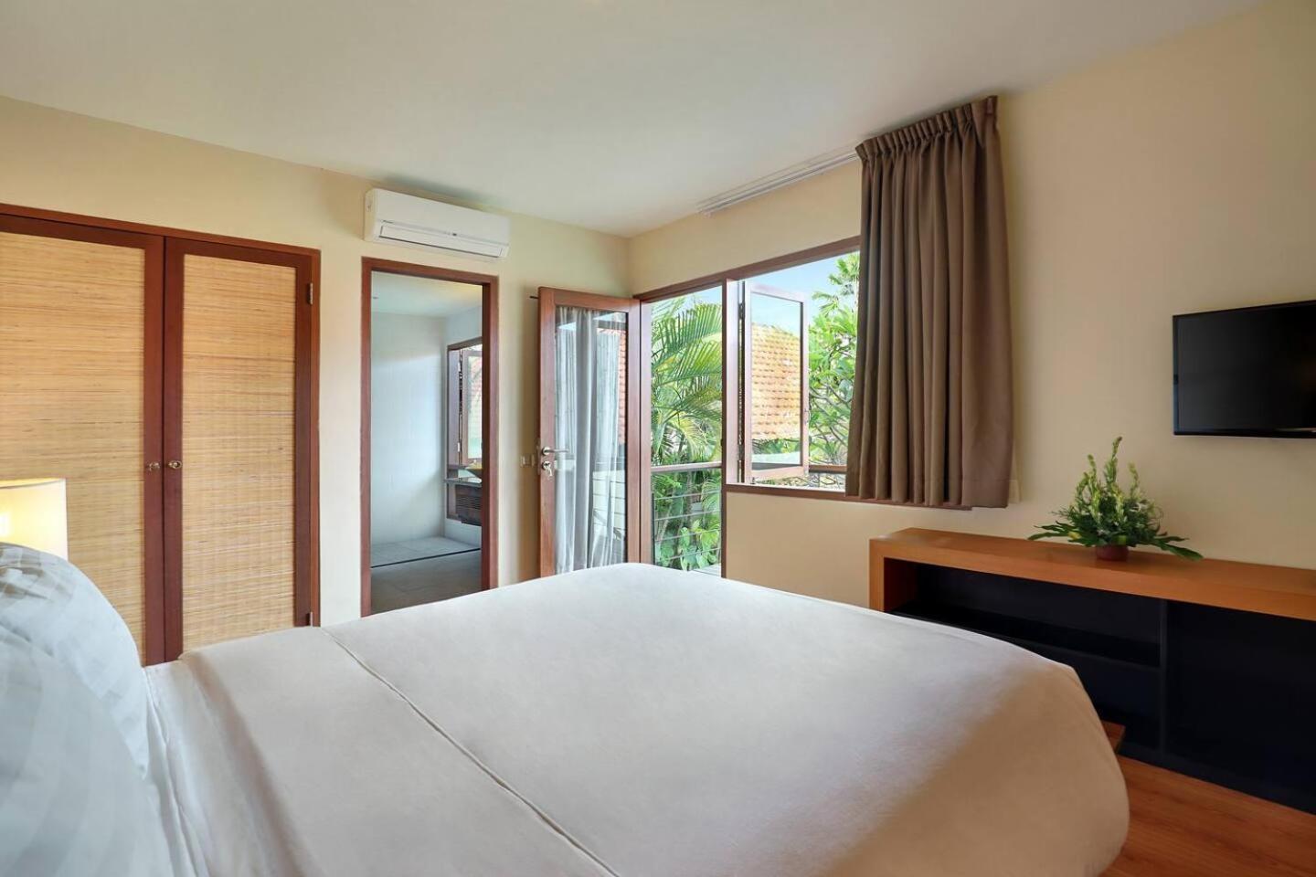 Super Value 4 Bedroom, Walk To Bintang Supermarket Seminyak  Exterior photo